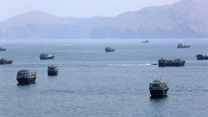 UKMTO: Umman açıklarında Hürmüz Boğazı'ndan geçen bir tanker vuruldu