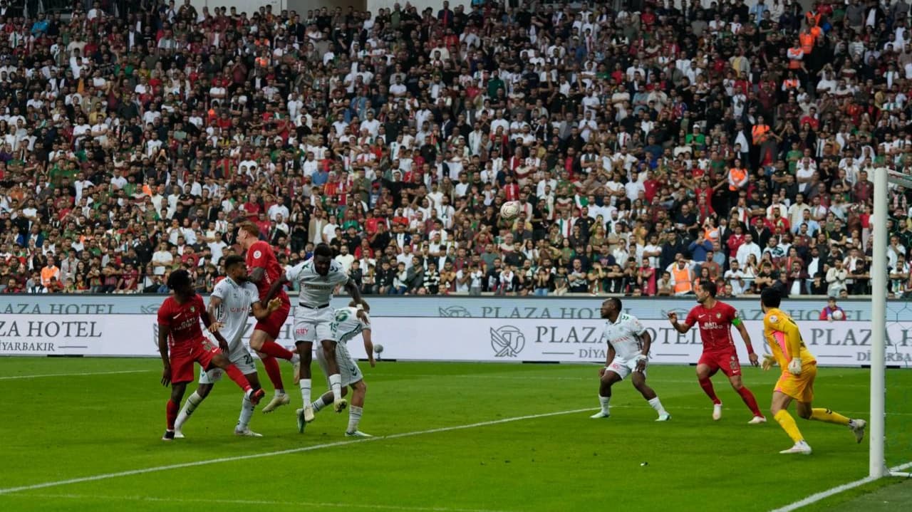 Amedspor, Konyaspor'u tek golle geçti: Diyarbakır'da kritik galibiyet!