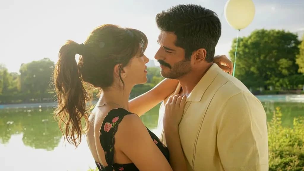 Burak Özçivit’in yeni partneriyle ilk karesi olay oldu