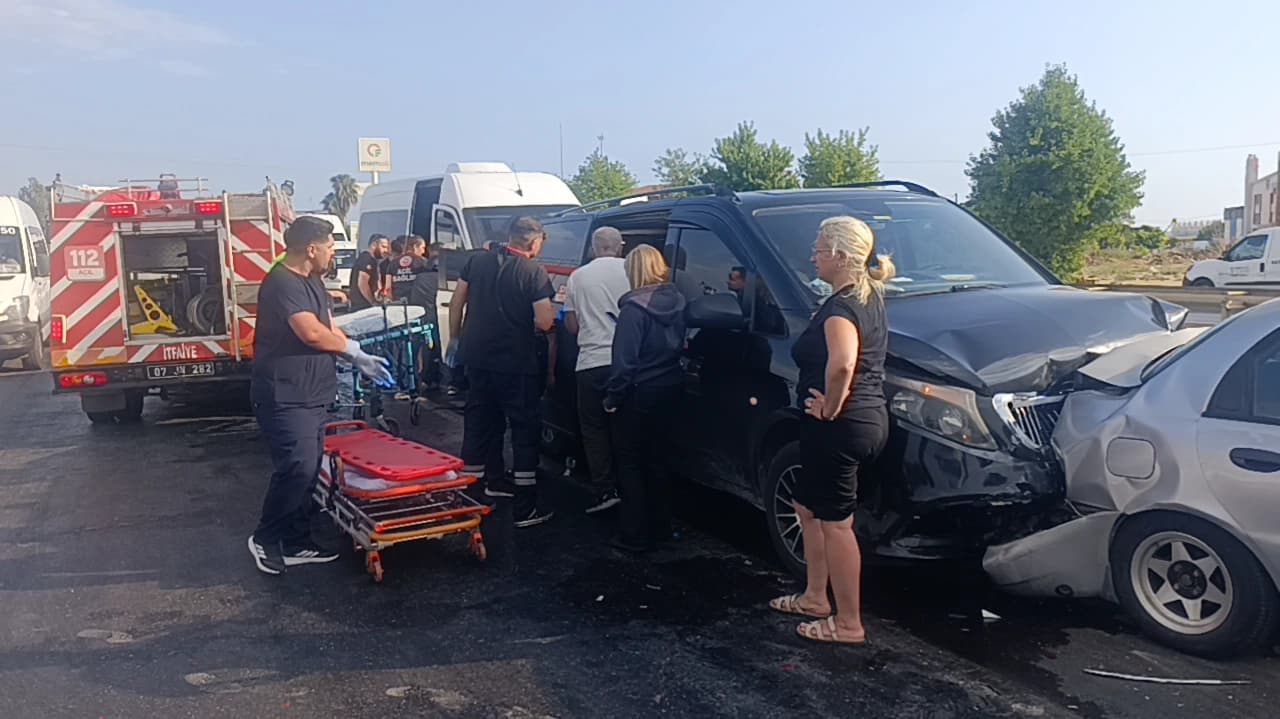 MANAVGAT’TA FECİ KAZA: 6’SI TURİST 17 YARALI