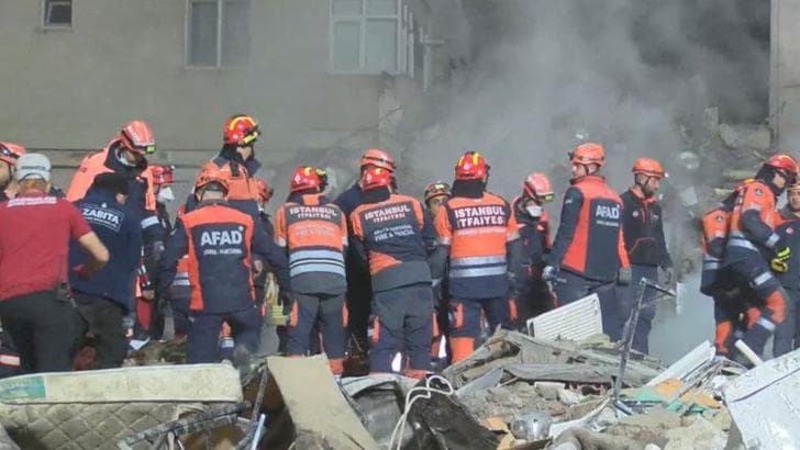 Maltepe’de çöken binada 5 kişi hayatını kaybetti