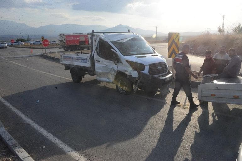 MHP Milletvekili Karakoç’un aracı kazaya karıştı: 1 ölü, 7 yaralı