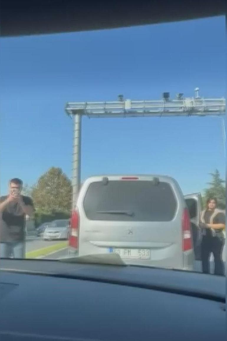 Bakırköy'de trafikte kadın sürücüye hakaret eden kişi kamerada