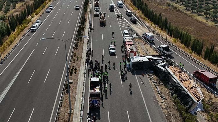 Manisa'da 11 kişinin öldüğü kazada otobüs ve TIR’ın şoförü tutuklandı