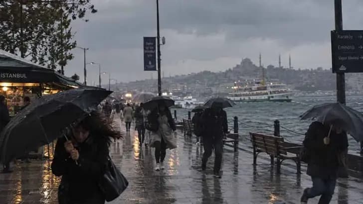 AKOM’dan İstanbul için kuvvetli yağış ve fırtına uyarısı