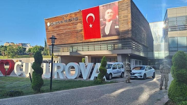 Adana'da Çukurova Belediyesi'ne operasyon: 44 gözaltı