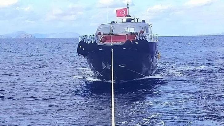 Datça açıklarında sürüklenen tekne kurtarıldı